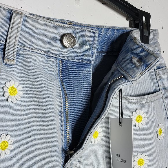 NWT Forever 21 Sunflower Embellished Fray Hem Cutoff Denim Blue Jean Shorts 25 - Picture 9 of 11